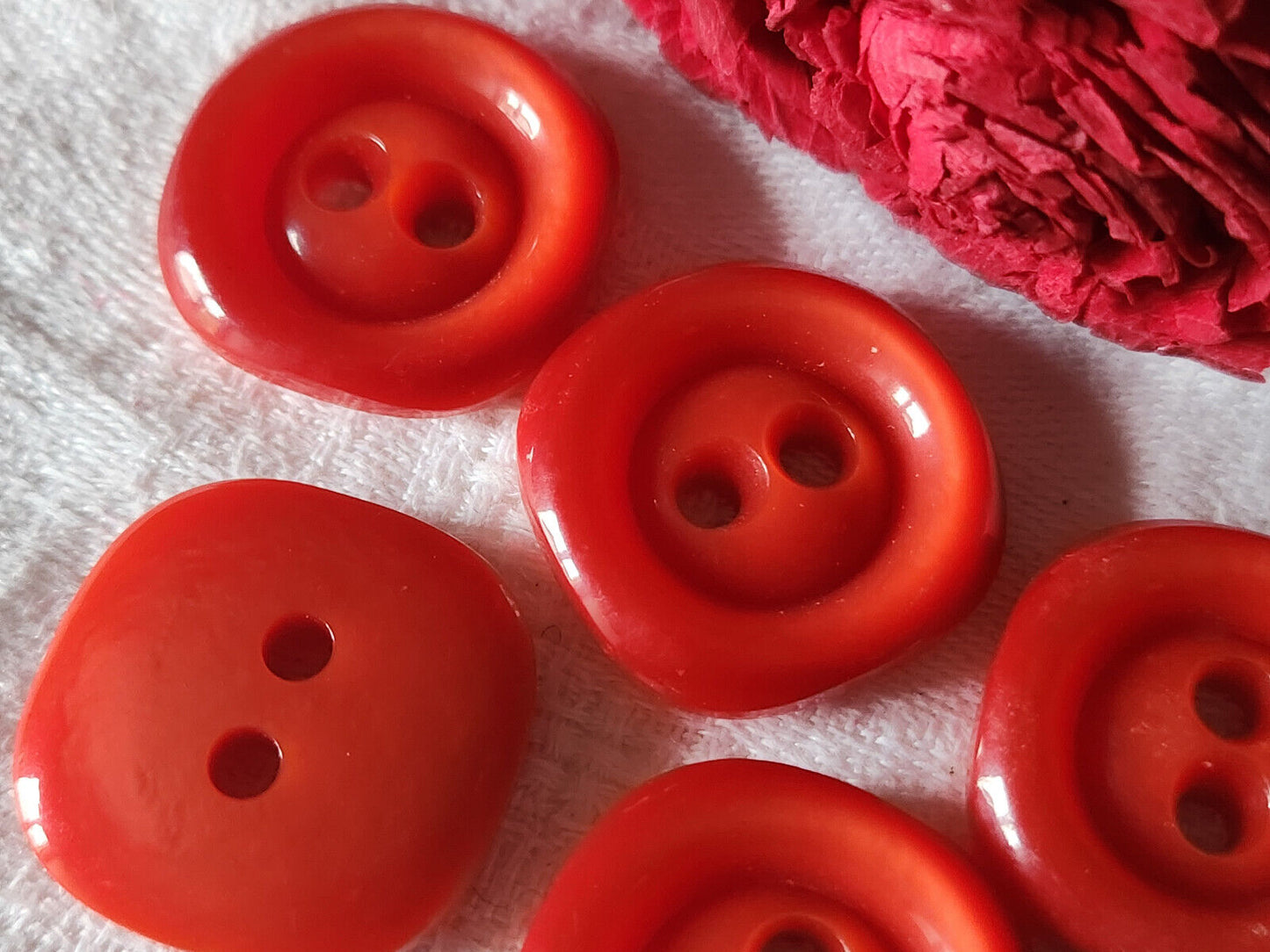 Lot 5 gros boutons vintage rouge lumineux 2,4 cm ref 2901