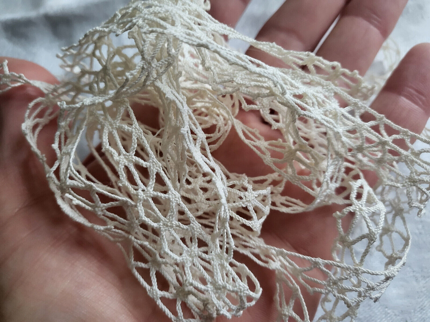 Dentelle ancienne 2 mètres 90 sur 1,1 cm T15-14