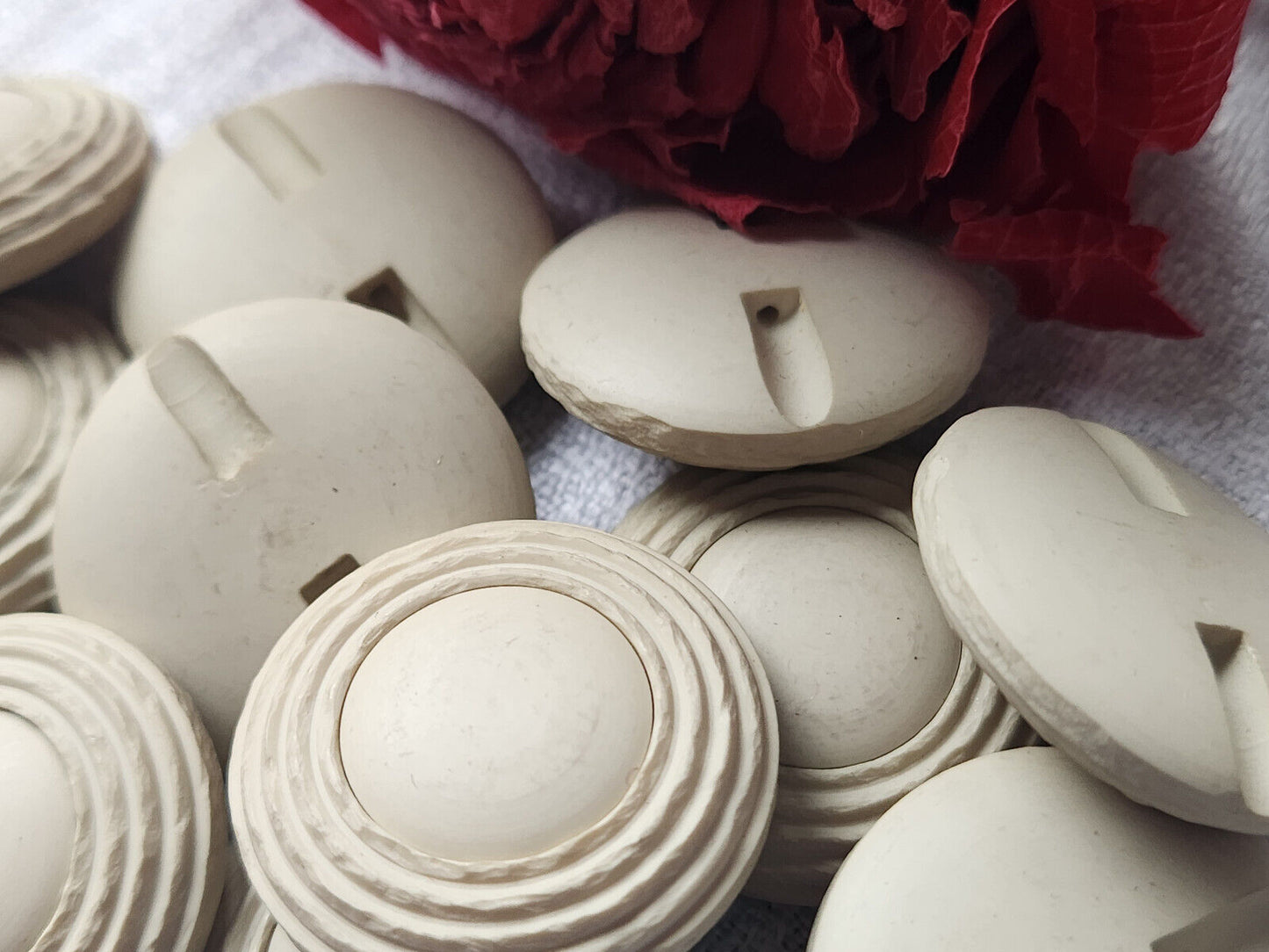 Lot 6 boutons vintage beige teinbe à definir mat pied 2,7 cm ref 5250