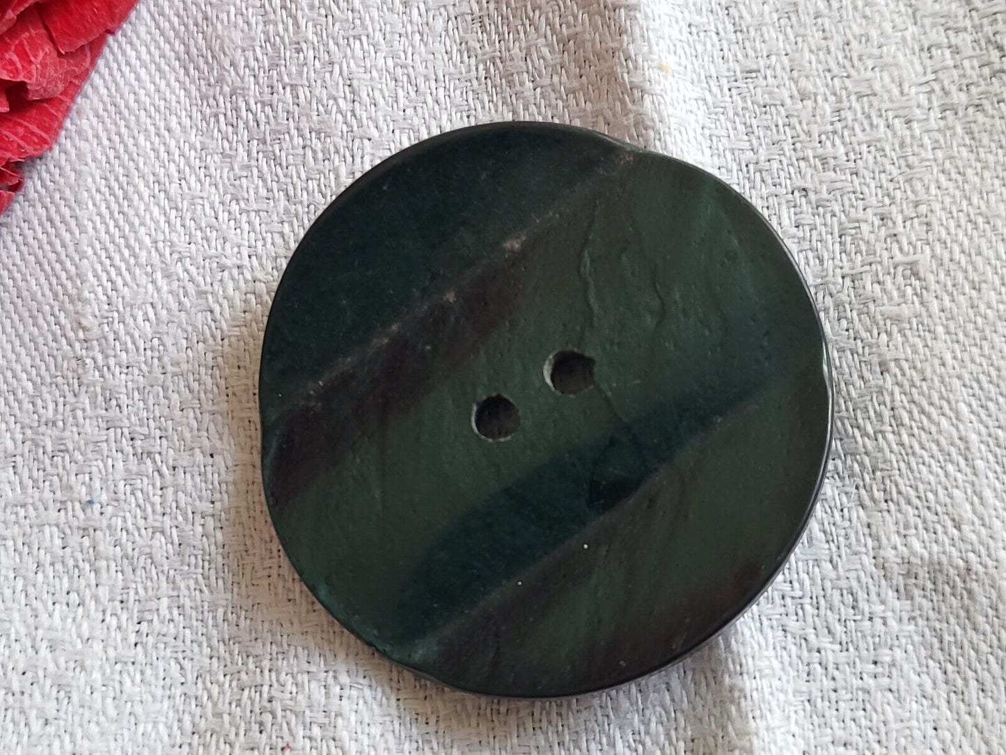 Gros bouton ancien vert bord travaillé diamètre 3,8 cm G16K