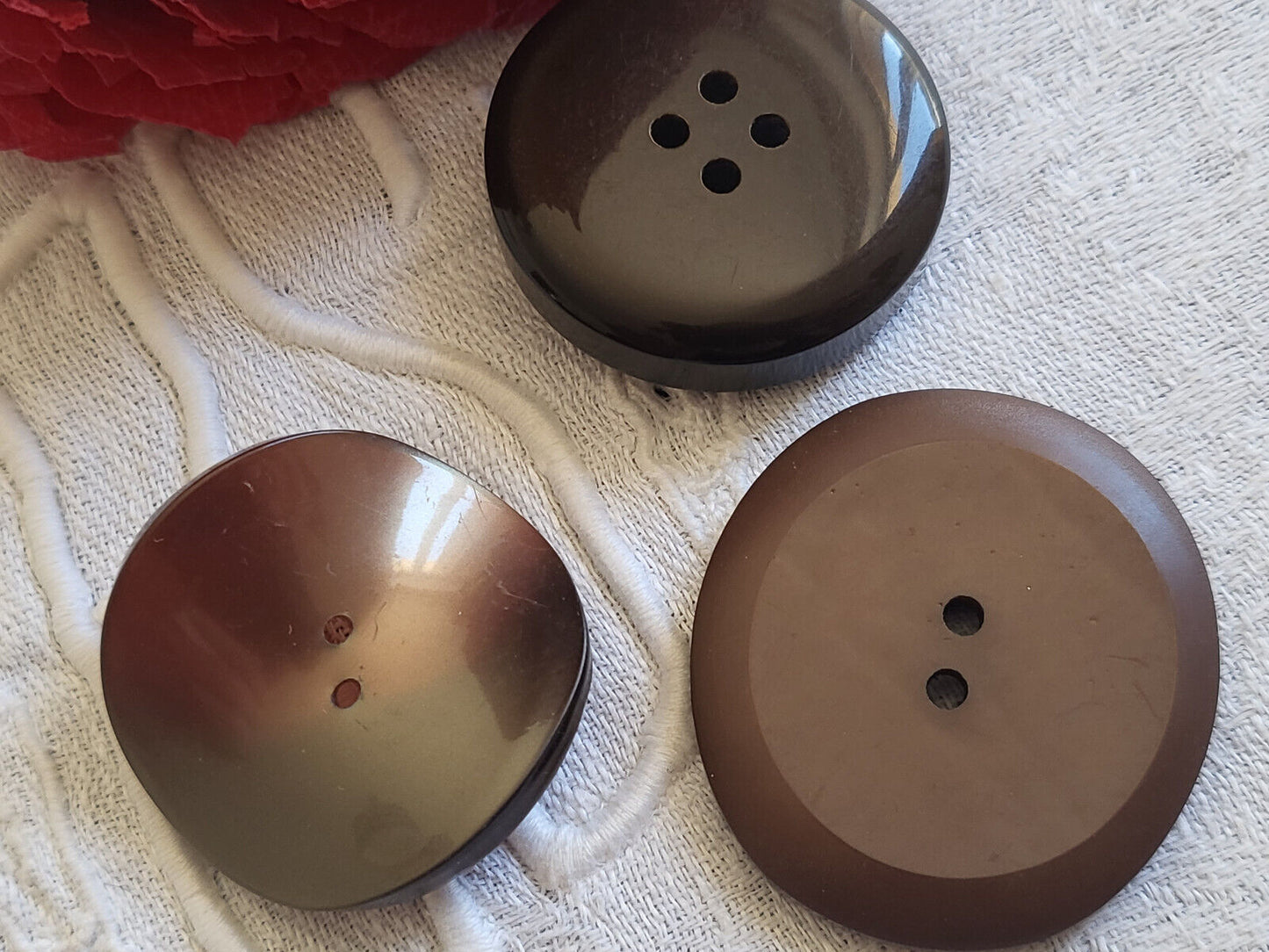 Trio boutons vintage couleur panaché marron 2,9 à 3,5 cm ref 606