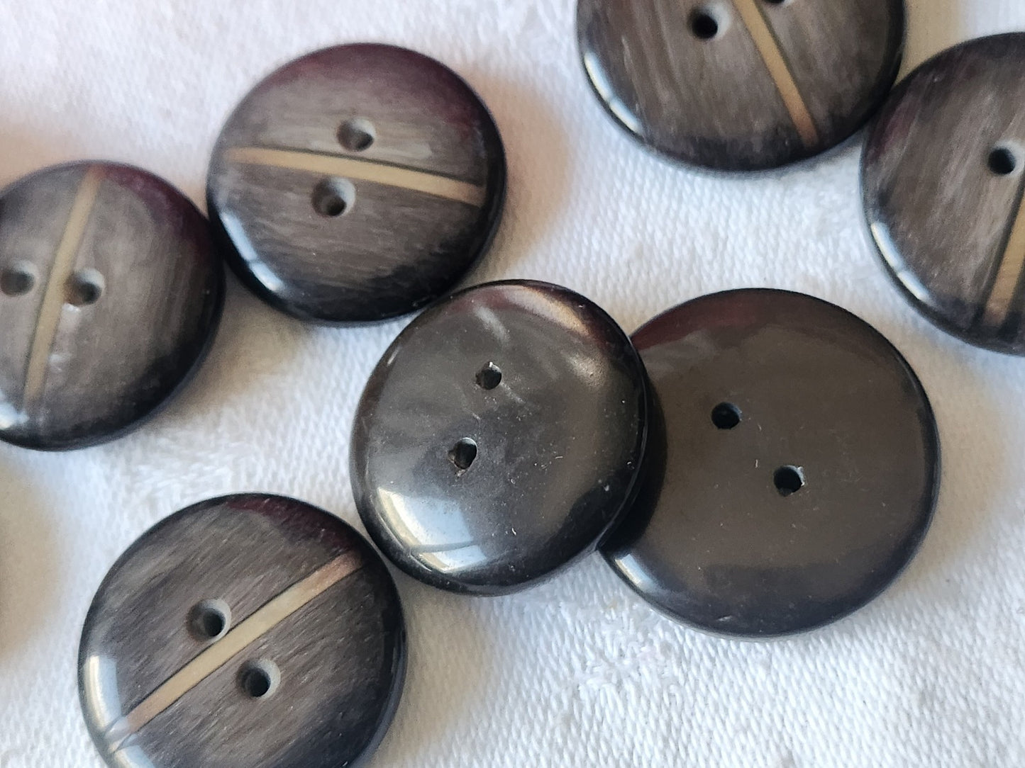 Lot 9 boutons vintage marron liseré nacré trous 2,3 et 2,5 cm ref 2775
