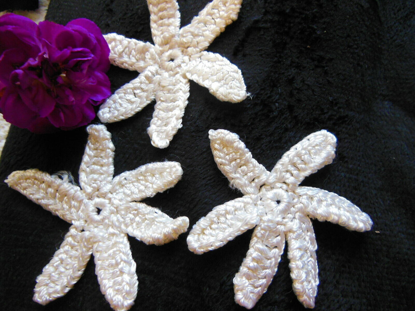 Lot 3 fleurs vintage au crochet blanc brillant dentelle incrustation T14-68