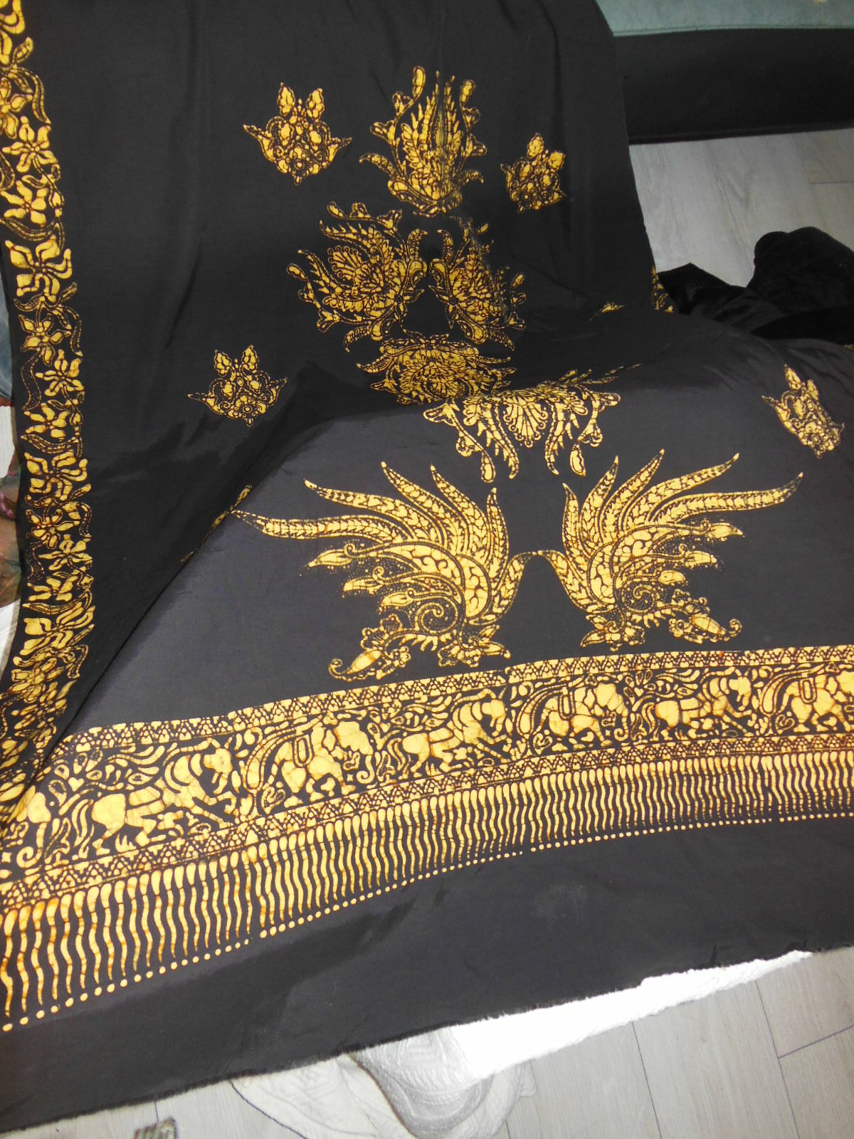Coupon tissu vintage ancien motif ethnique noir Indonésie 3 mètres sur 91 cm B6