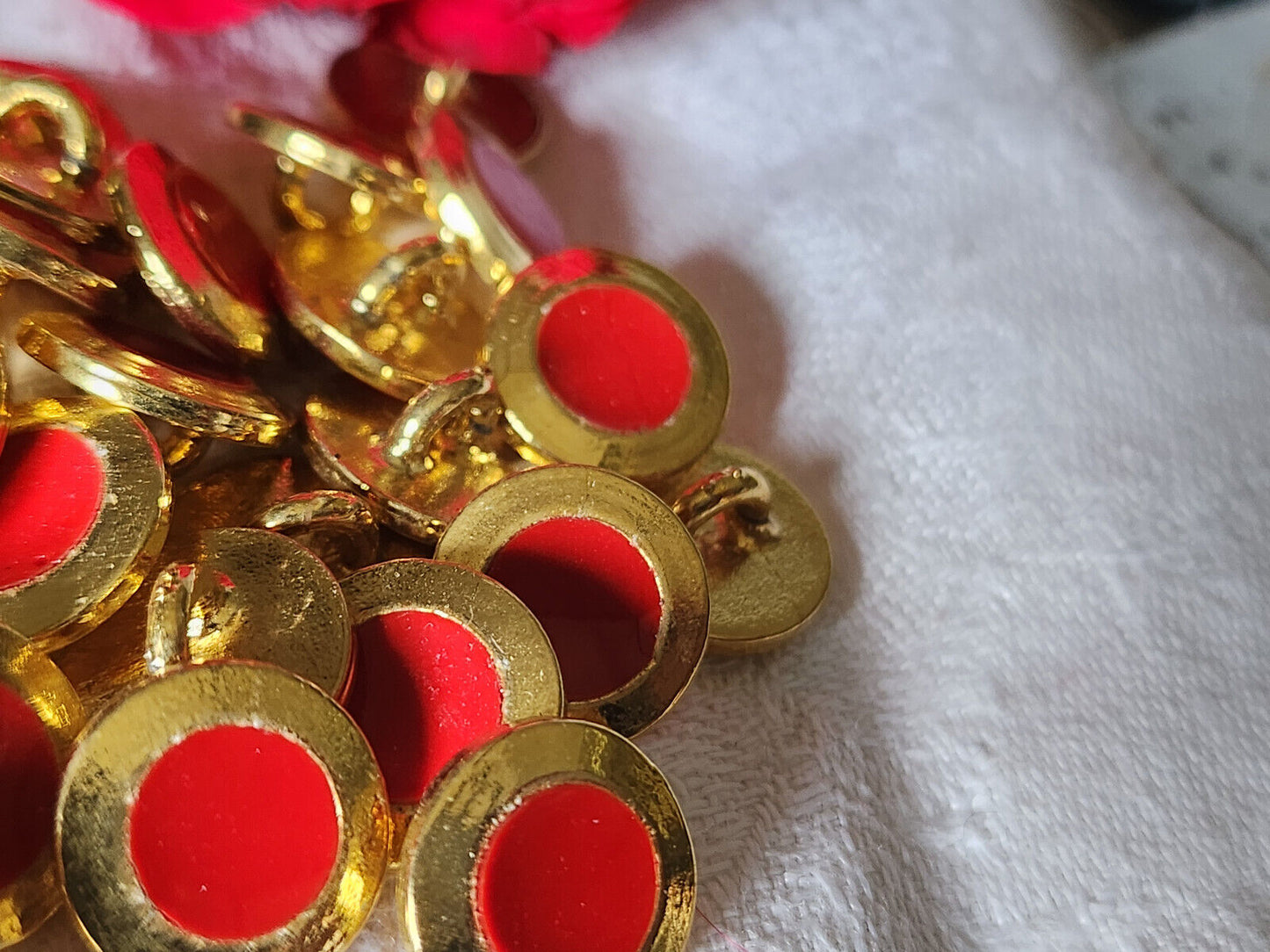 Lot 10 boutons vintage en métal coeur rouge pied diamètre 1,2 cm ref 630