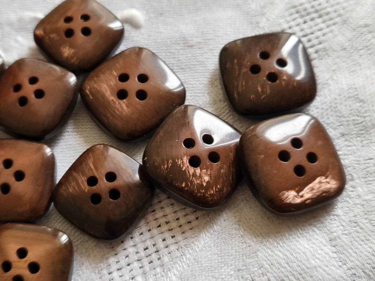 Lot 11 boutons vintage marron nacré panaché 1,7 cm et 1,9 cm ref 5557