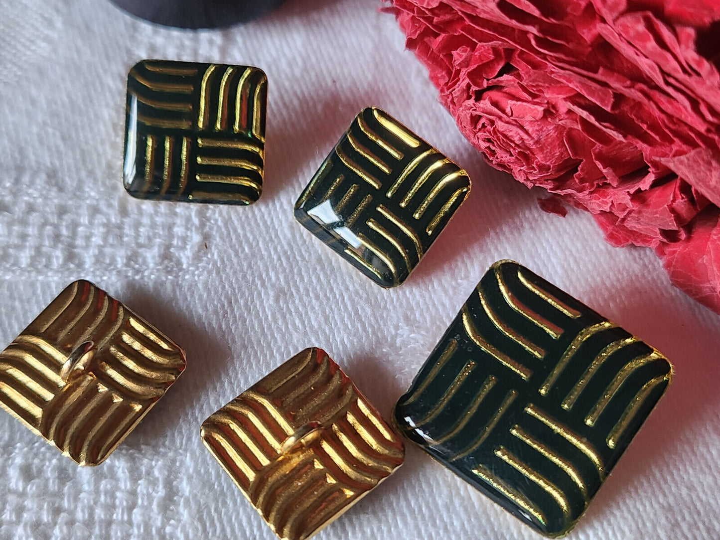 Lot 5 boutons vintage en métal noir inclusion carré pied 1,5 et 2 cm ref 3388