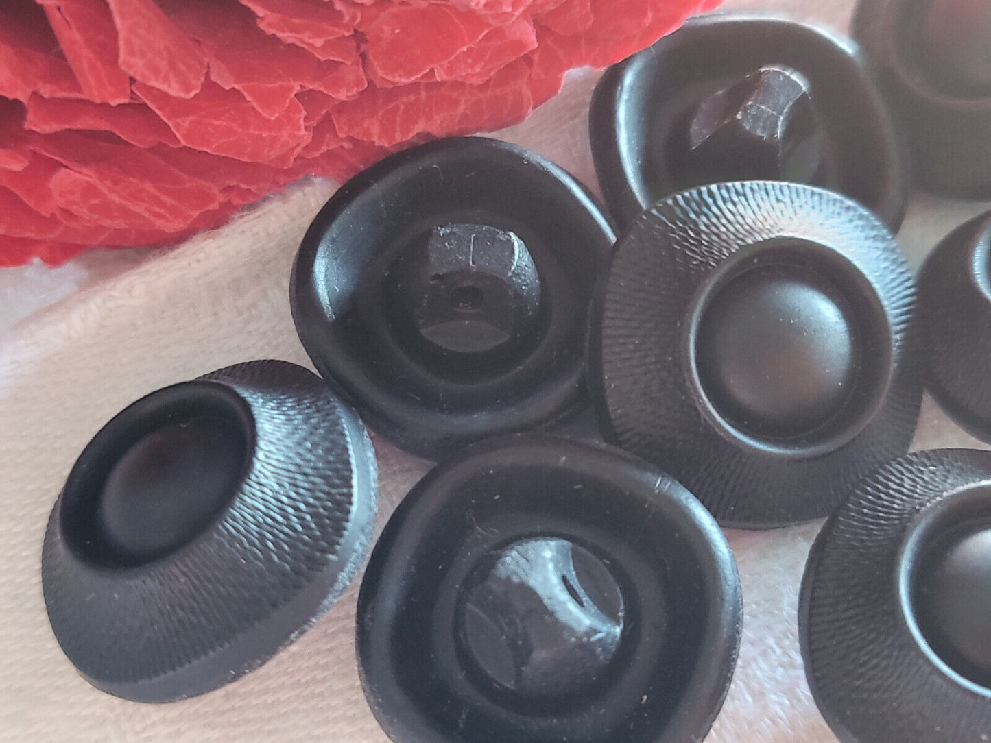 Lot 6 boutons anciens vintage en verre noir mat 1,7 cm ref 4916