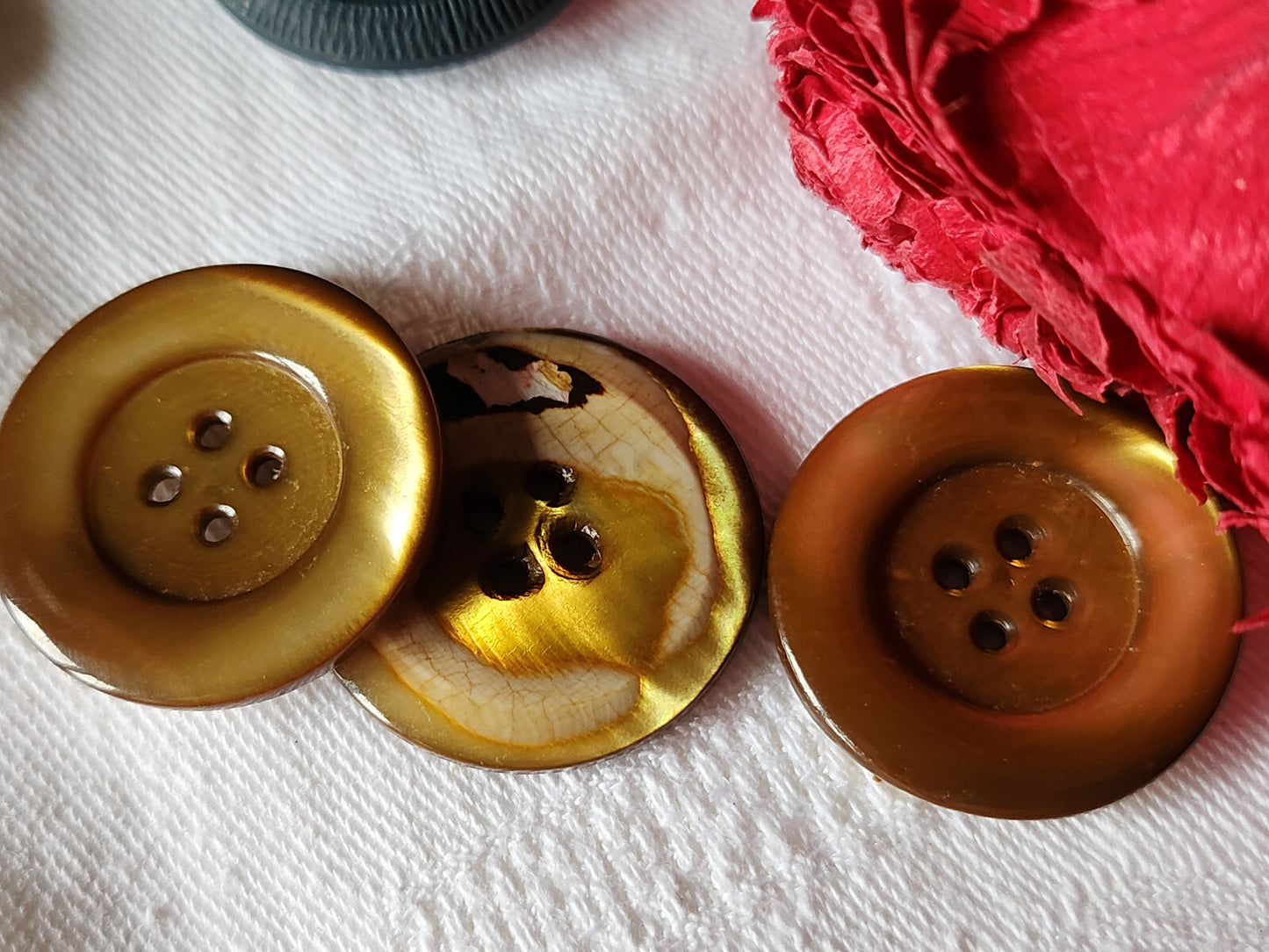 Trio gros boutons anciens en nace teinte a definir 2,6 cm G10S