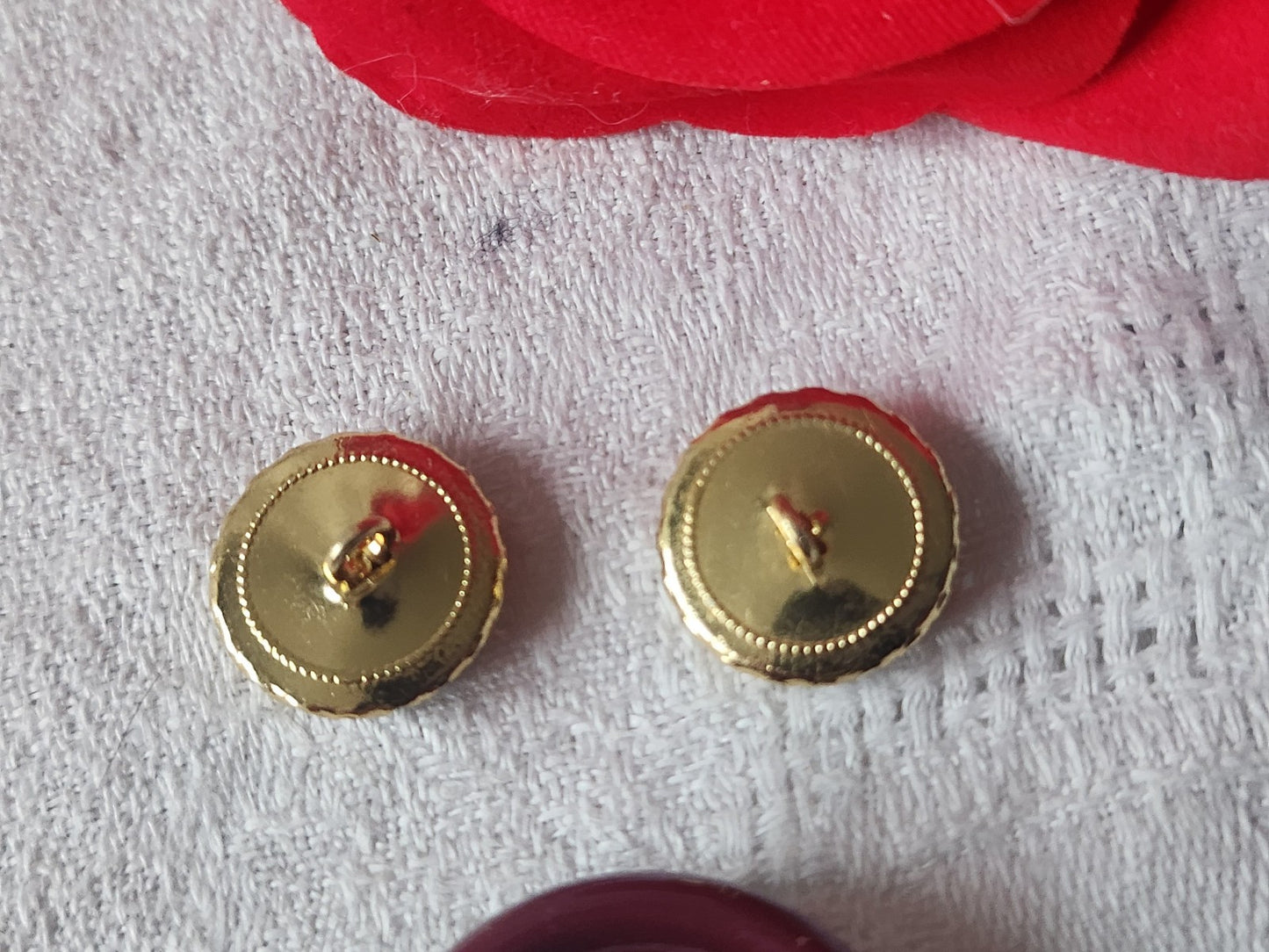 Duo boutons anciens en métal coeur en verre sculpté 1,4 cm D13D