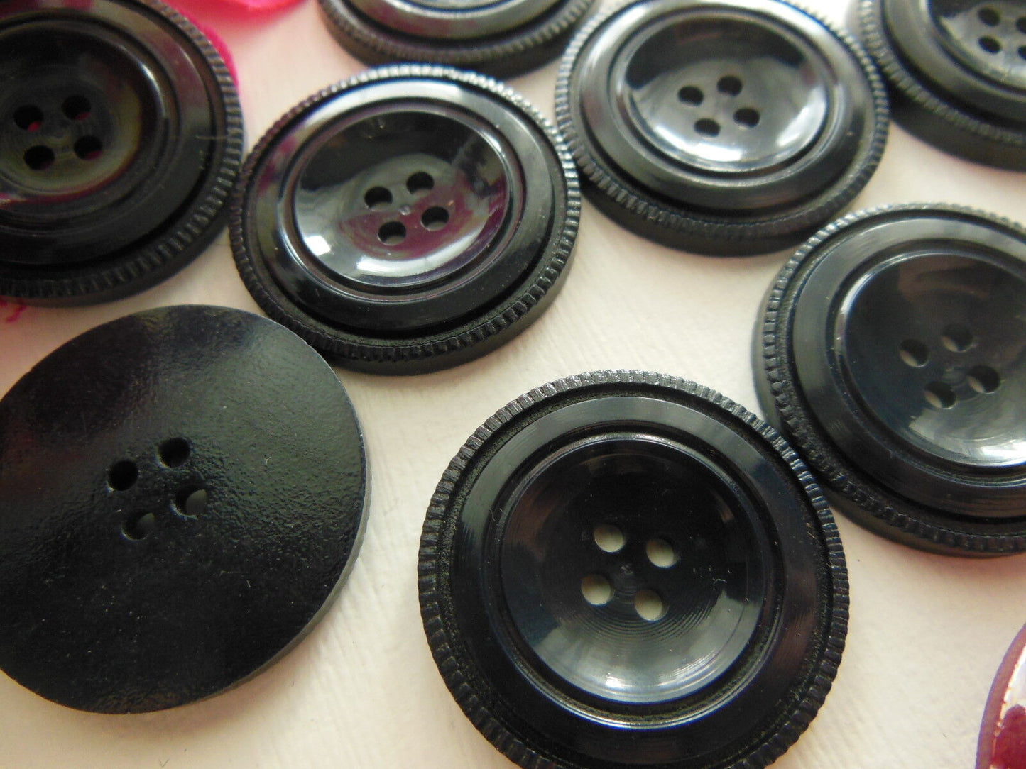 Lot 6 gros boutons anciens bleu quasi noir 2,6 cm année 50 ref 2682