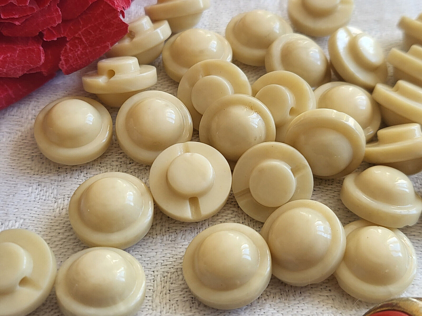 Lot 18 petits boutons vintage beige crème marbré à pied 1,1 cm ref 2073