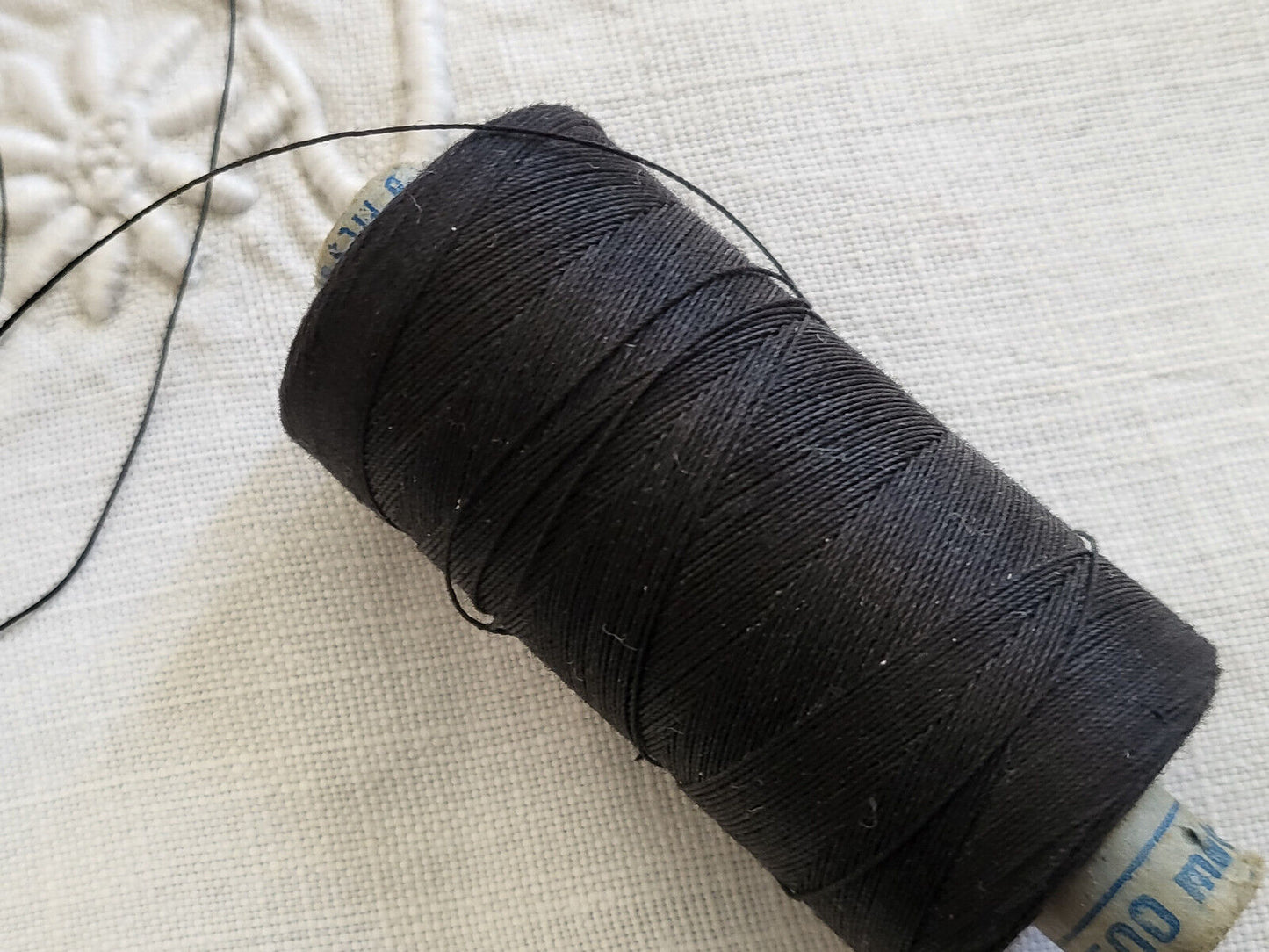 Grosse bobine ancienne fil noir 20 grammes couture mercerie ancien T1-611