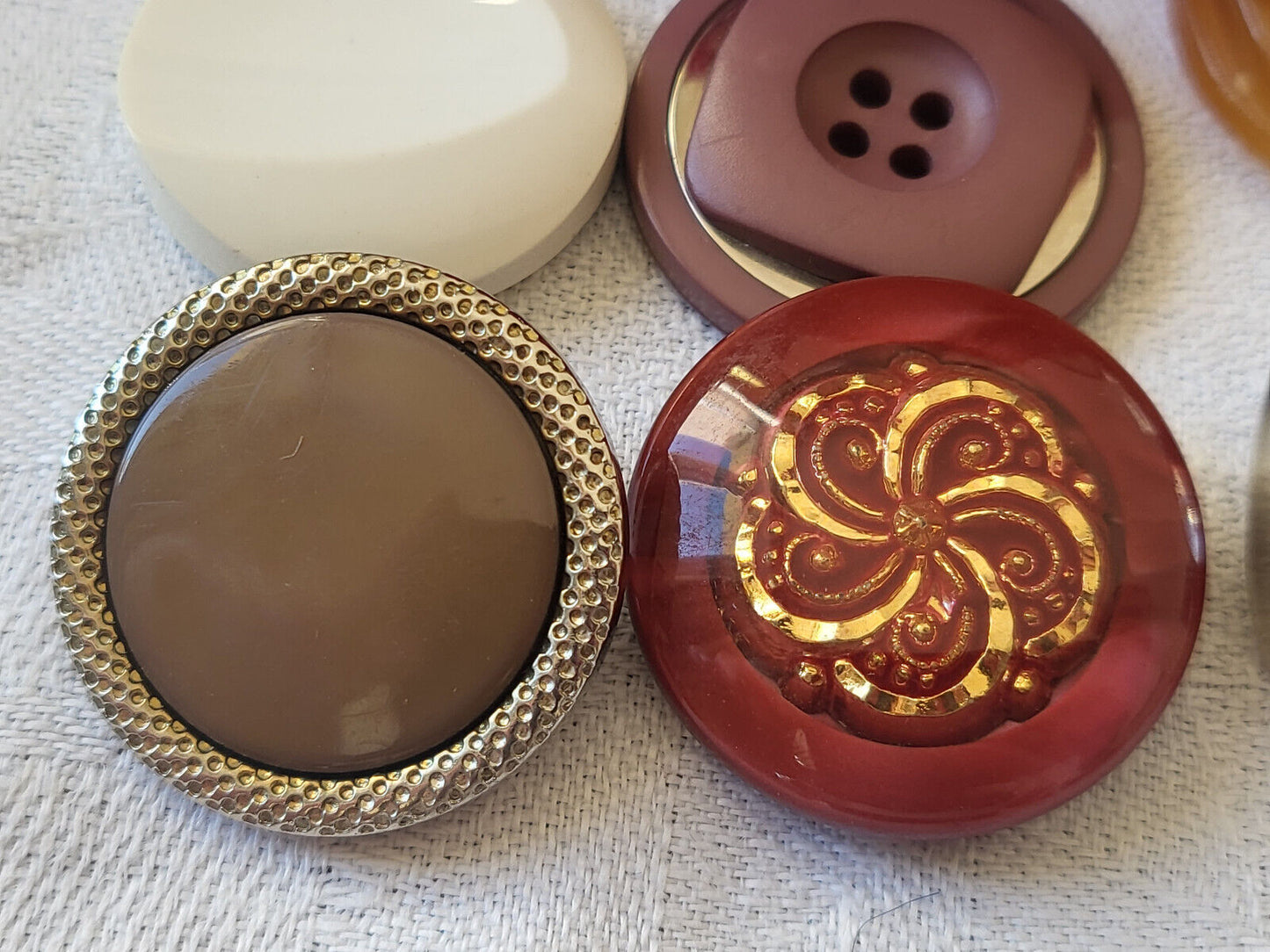 lot 6 trés gros boutons vintage panaché 2,5 à 2,8 cm ref 3032