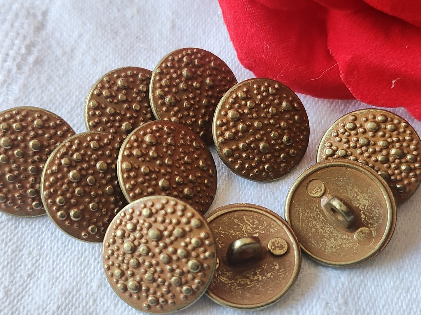 Lot 10 boutons vintage en métal cratére doré marron pied 1,7 cm ref 2808