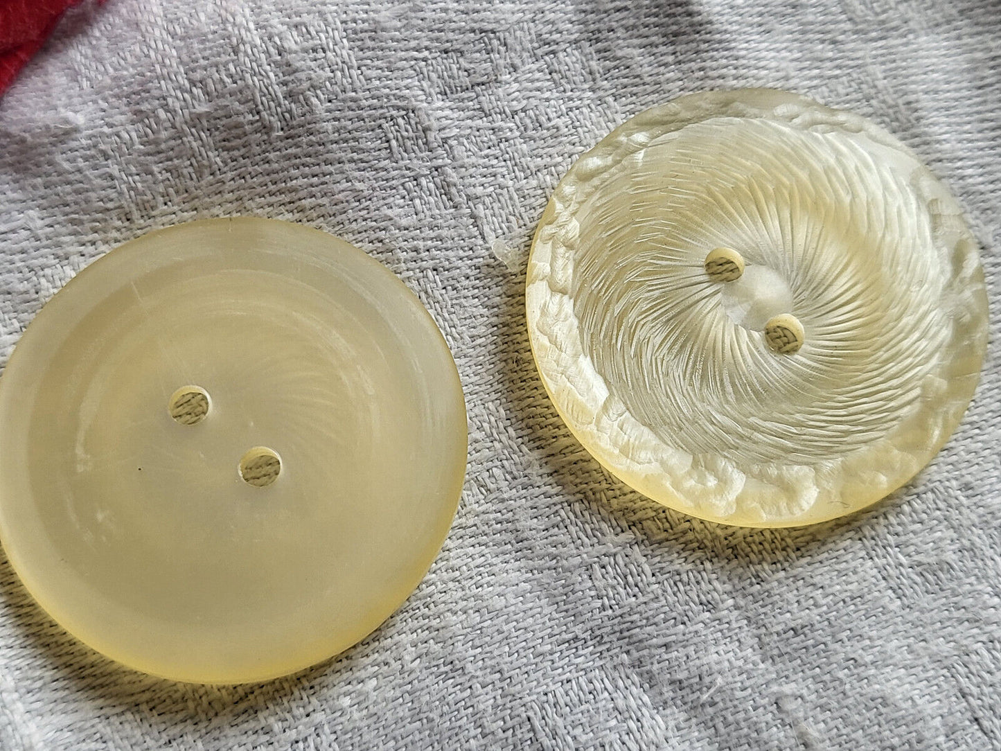 Duo gros et lumineux boutons vintage crème texturé 3,4 cm ref 5212