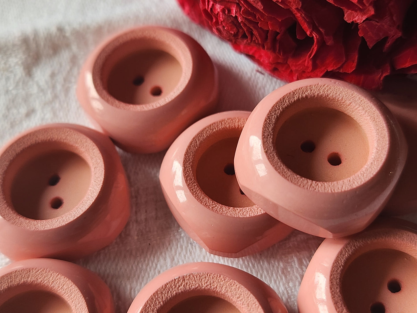 Lot 7 épais boutons vintage rose 2,2 cm lourd trous ref 4768