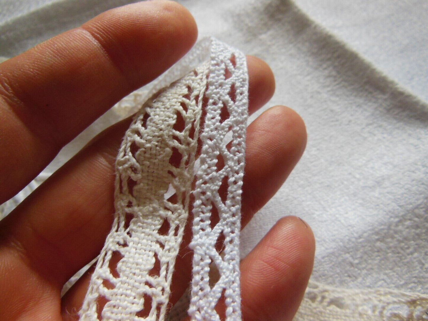 Duo petits coupons de dentelle ancienne 90 cm et 1 mètre 20 T15-37