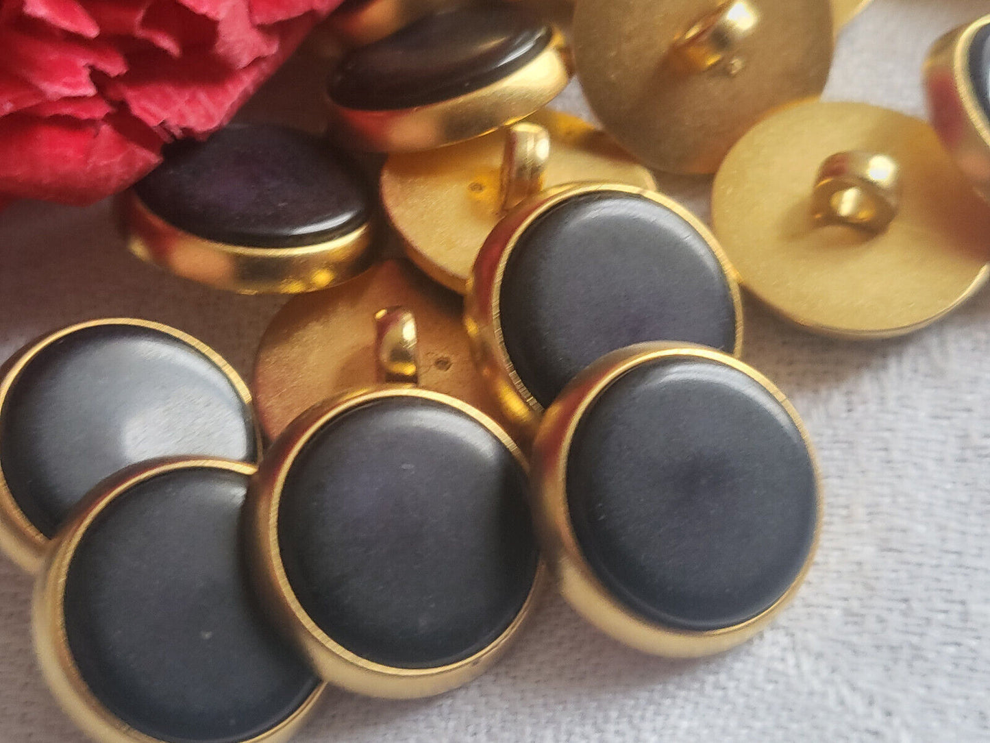 Lot 16 boutons vintage doré cœur bleu très foncé à pied 1,6 cm ref 5721