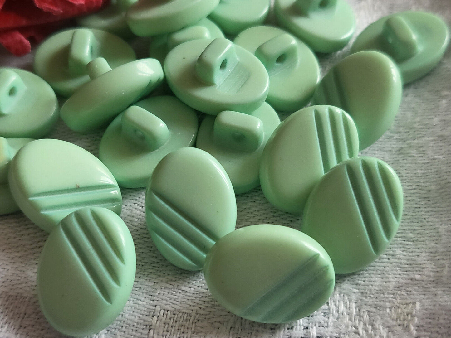 Lot 10 boutons vintage vert motif ovale pastel 1,4 cm sur 1,1 cm ref 5277