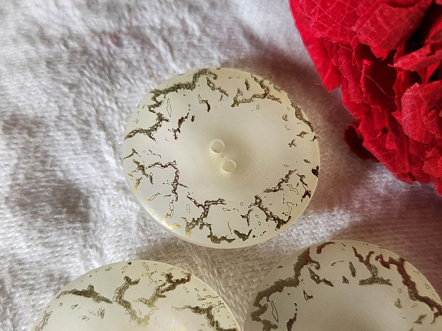 Trio boutons vintage blanc/créme filet doré gros 2,8 cm ref 1617