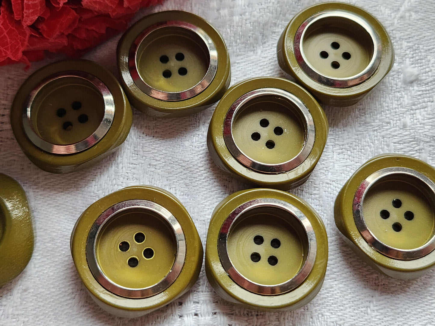 Lot 8 boutons vintage vert métal argenté trous 2 cm ref 3287