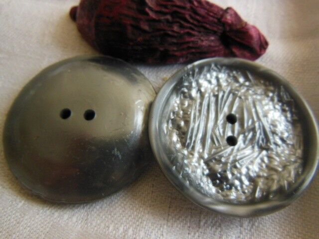 Duo gros boutons gris argenté lumineux vintage texturé 3,6 cm ref 1942