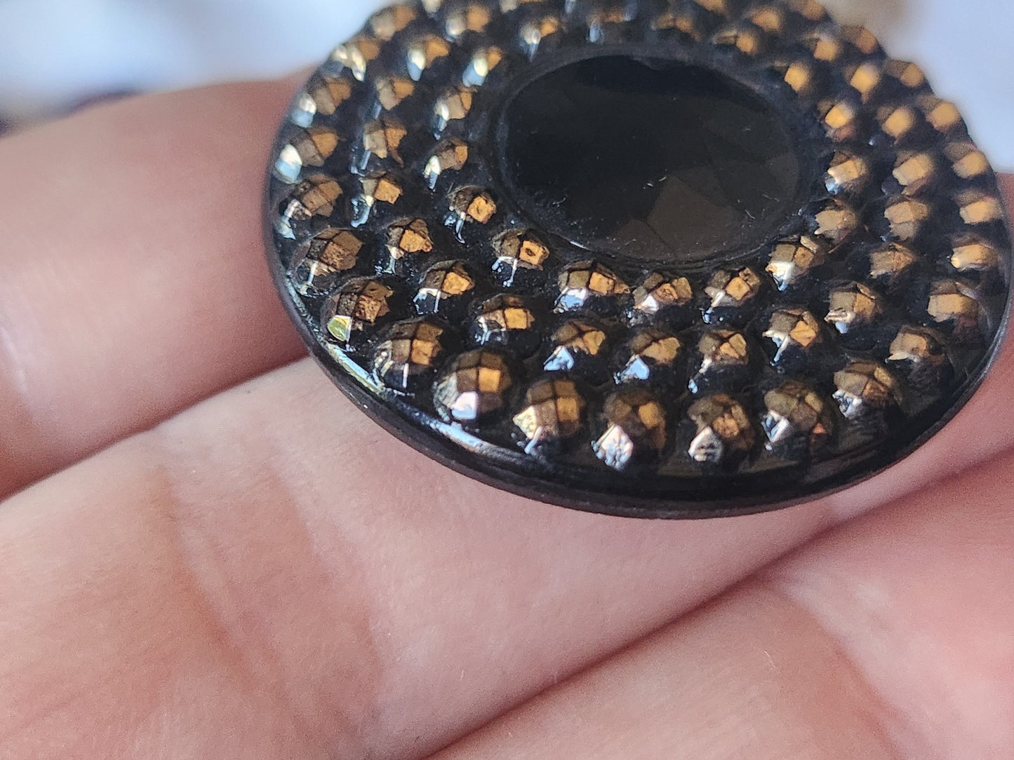 Enorme bouton ancien en verre noir doré picot 3,7 cm D11K