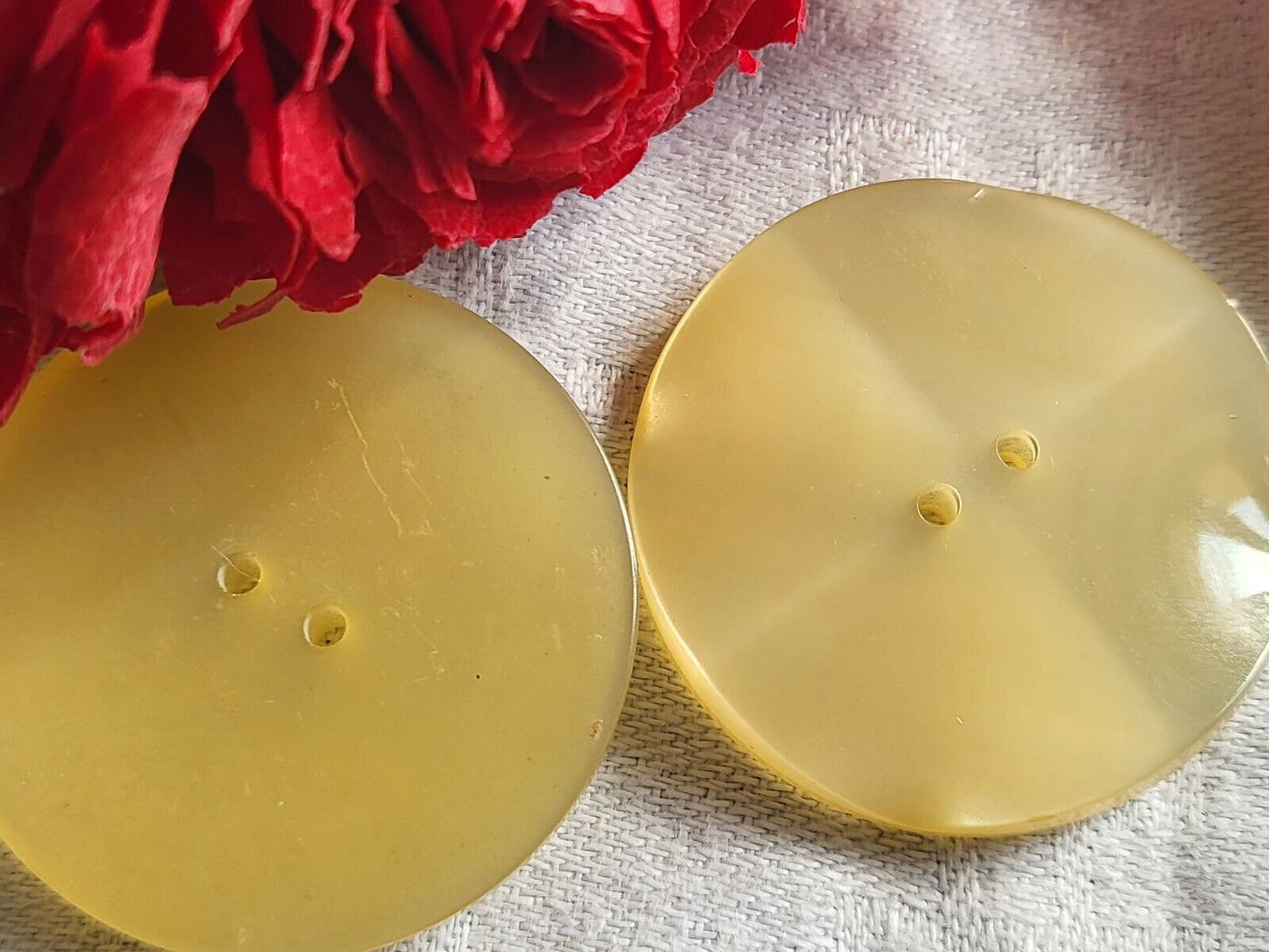 Duo gros boutons vintage crème reflet irisé 3,6 cm ancien ref 1294