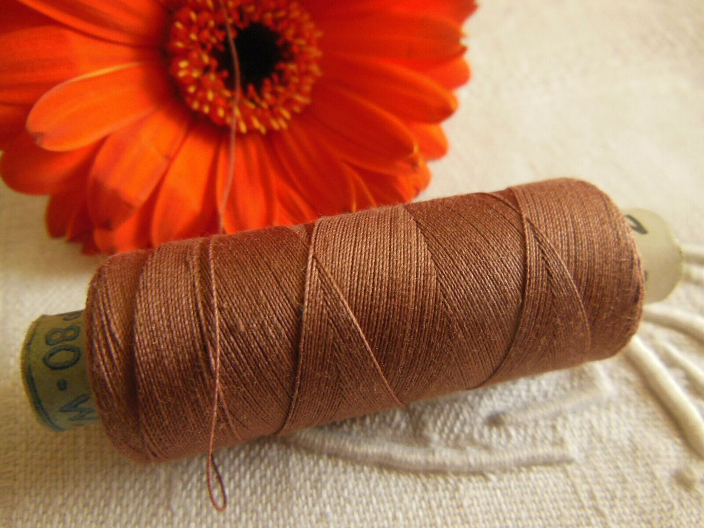 Grosse bobine ancienne fil marron 10 grammes couture mercerie