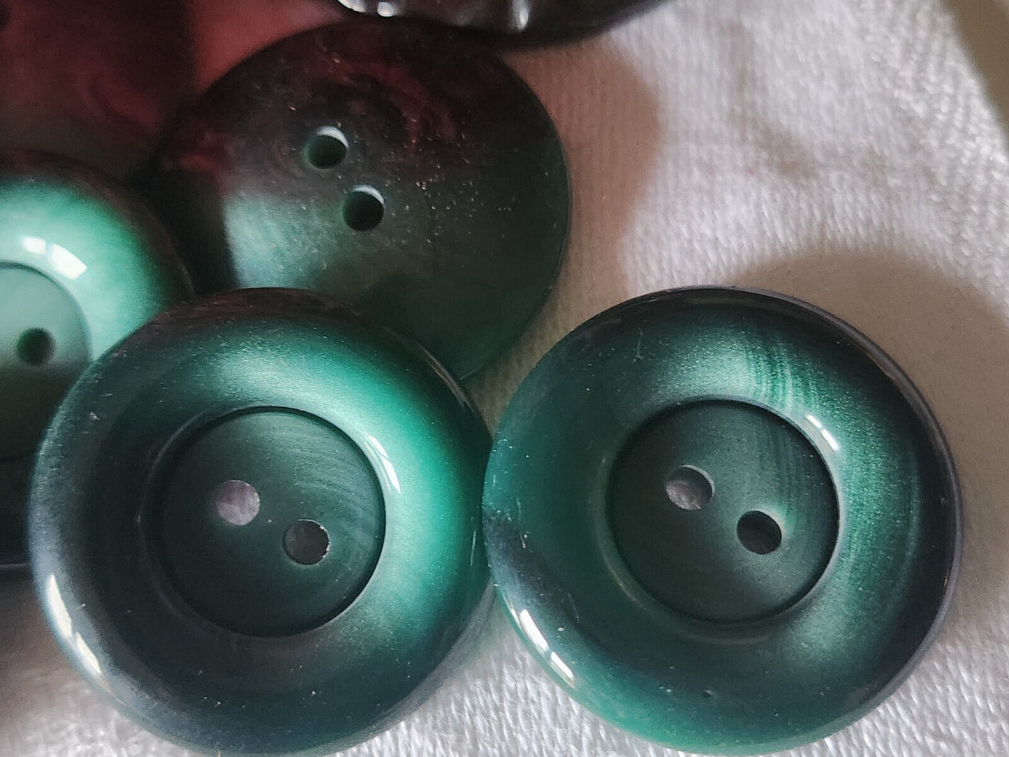 Lot 6 gros boutons vintage vert camaieu trous 2,7 cm ref 5348