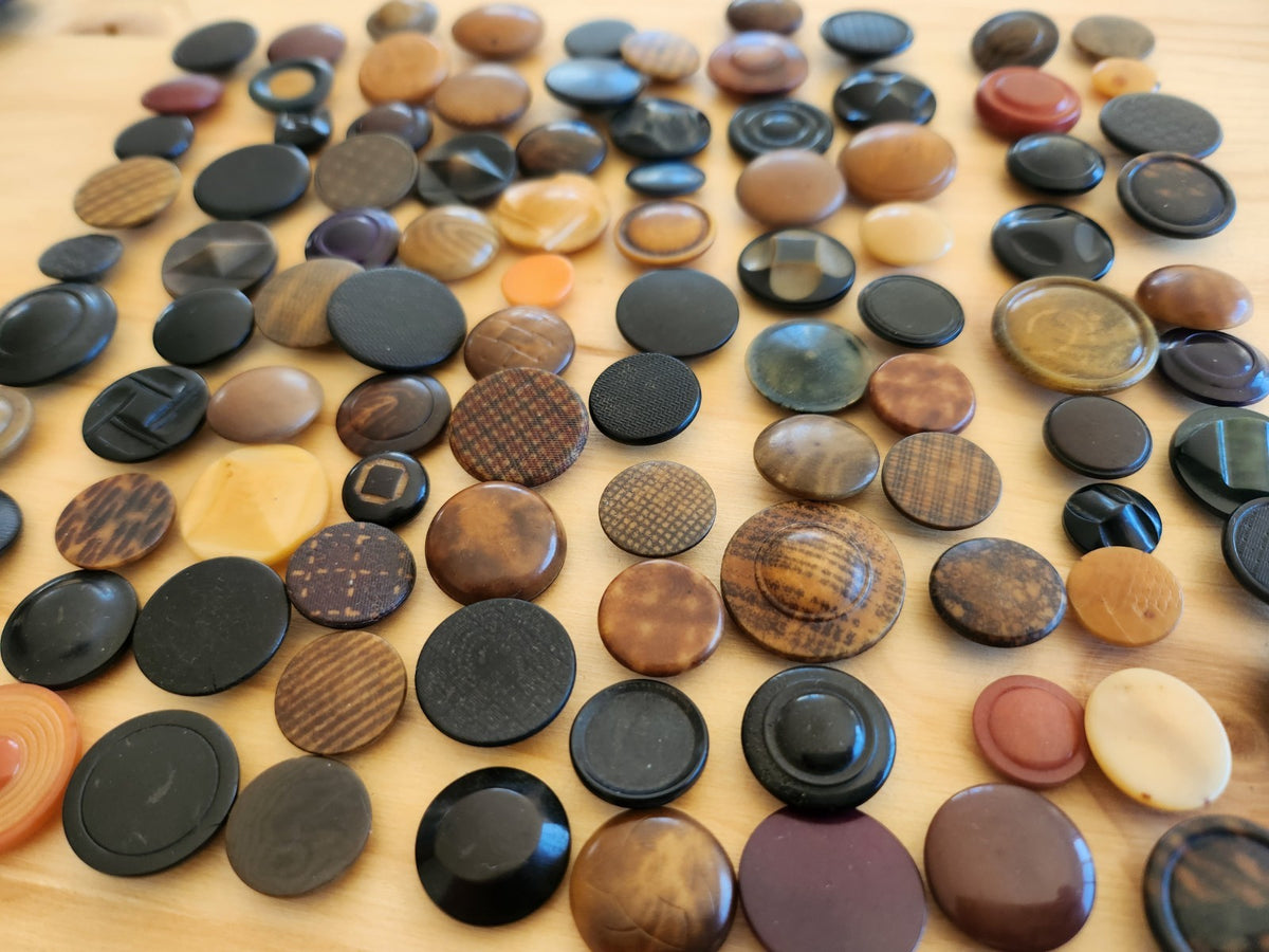 Lot 100 boutons anciens en corozo à pied 1 cm à 2 cm N°2 T10