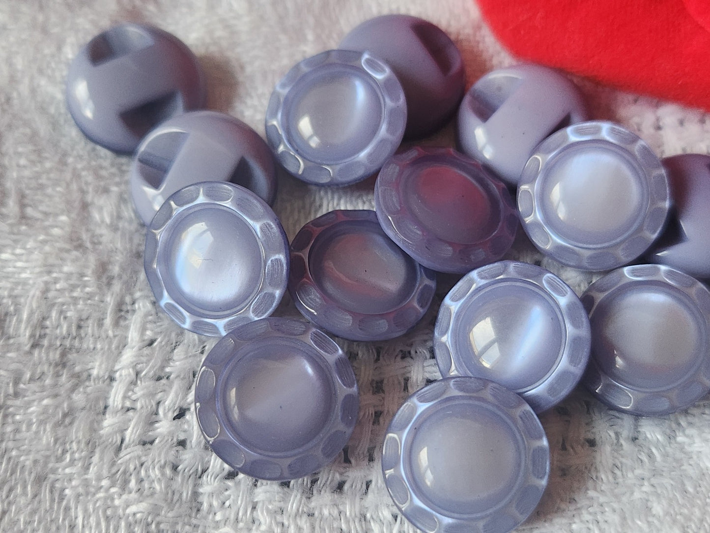 Lot 15 boutons vintage violet nacré lumineux travaillé pied 1,2 cm ref 5481