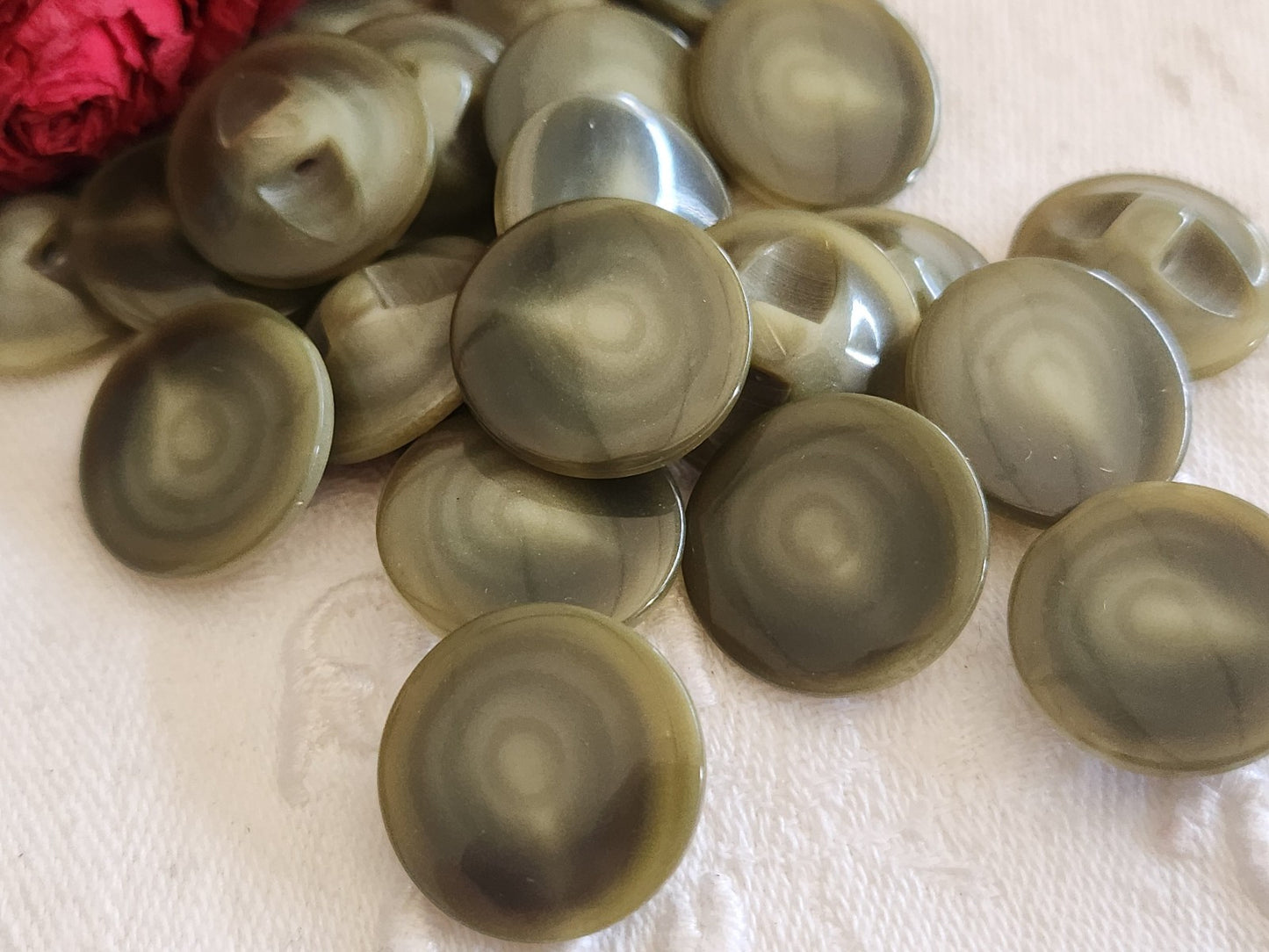 Lot 10 boutons vintage vert camaieu alveole pied lisse 1,8 cm ref 855