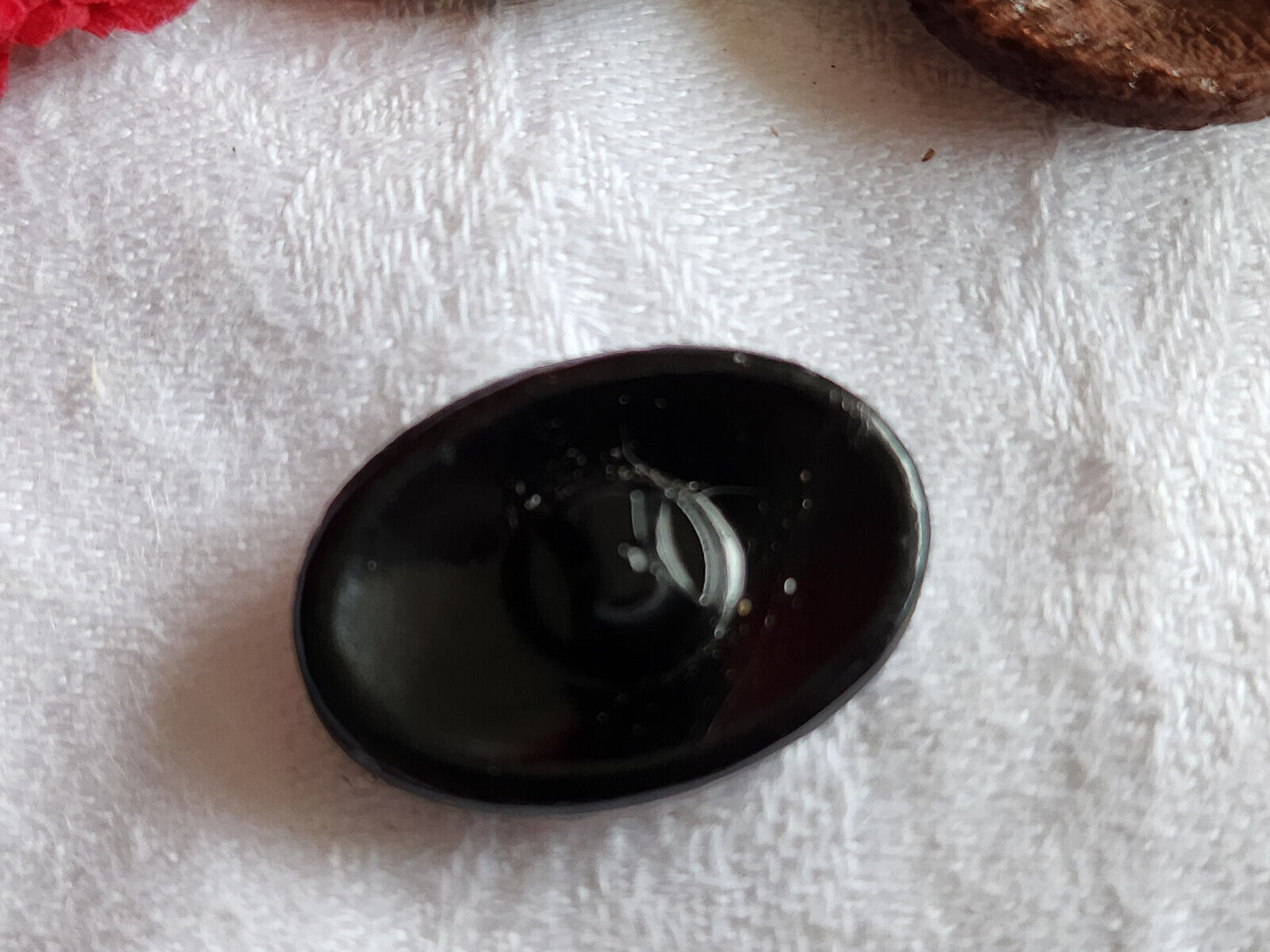 Gros bouton ancien en verre ovale gris argenté 1,8 cm sur 2,6 vintage D16B