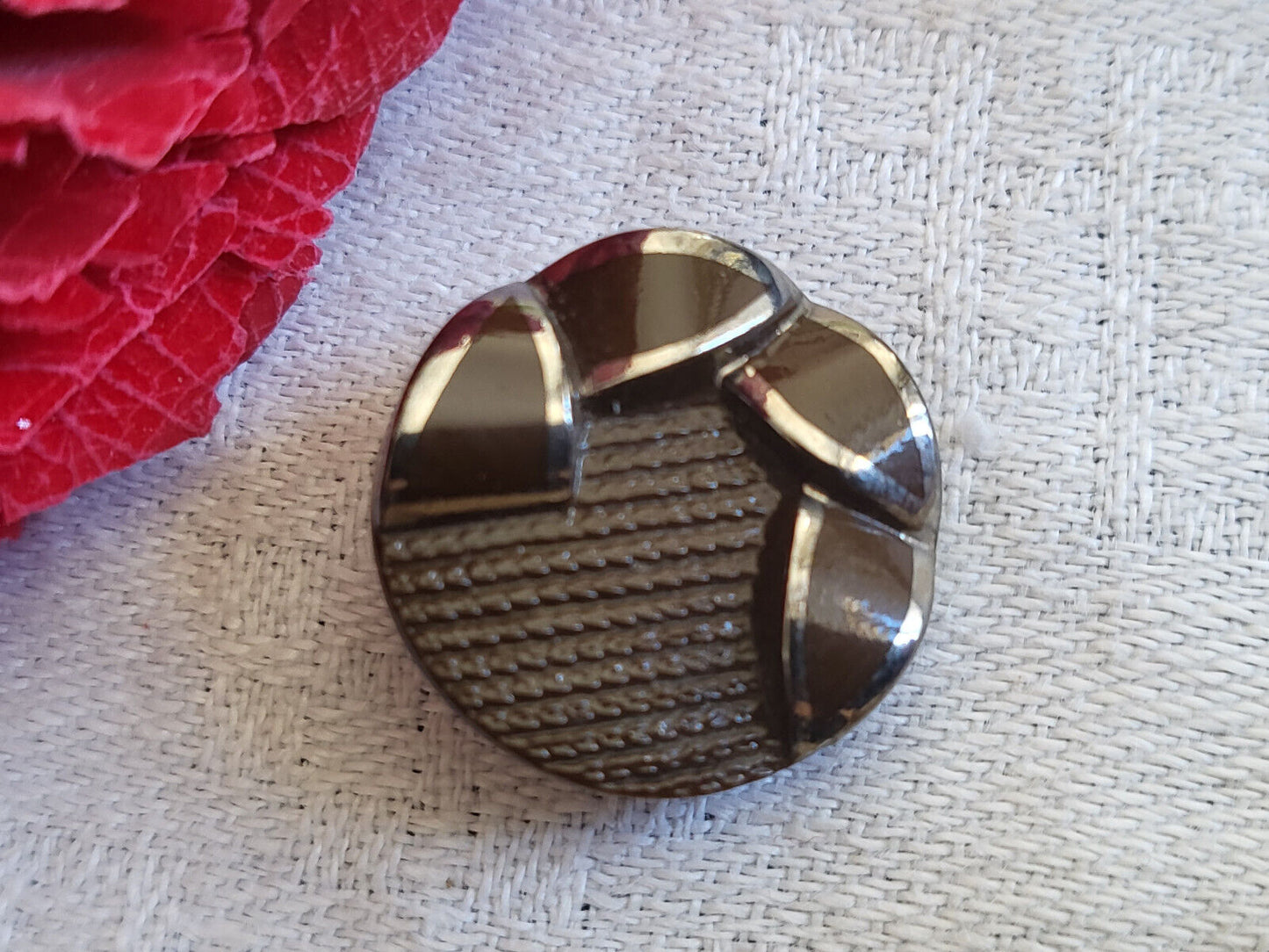 Bouton ancien en verre marron argenté fort relief vers 1950 diamètre 1,8 cm G4F