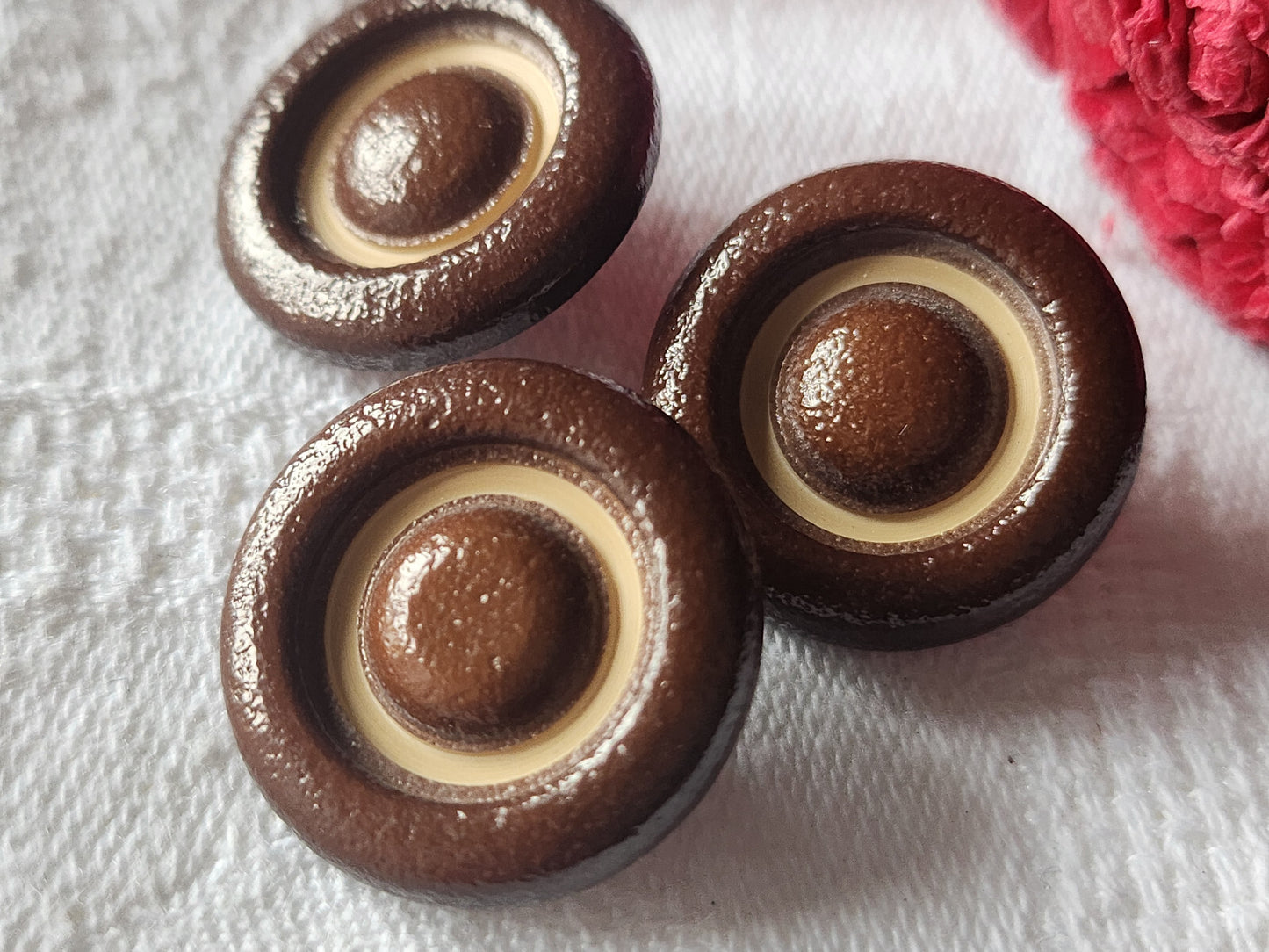Trio boutons vintage marron pied metal collection 2,1 cm ref 4797