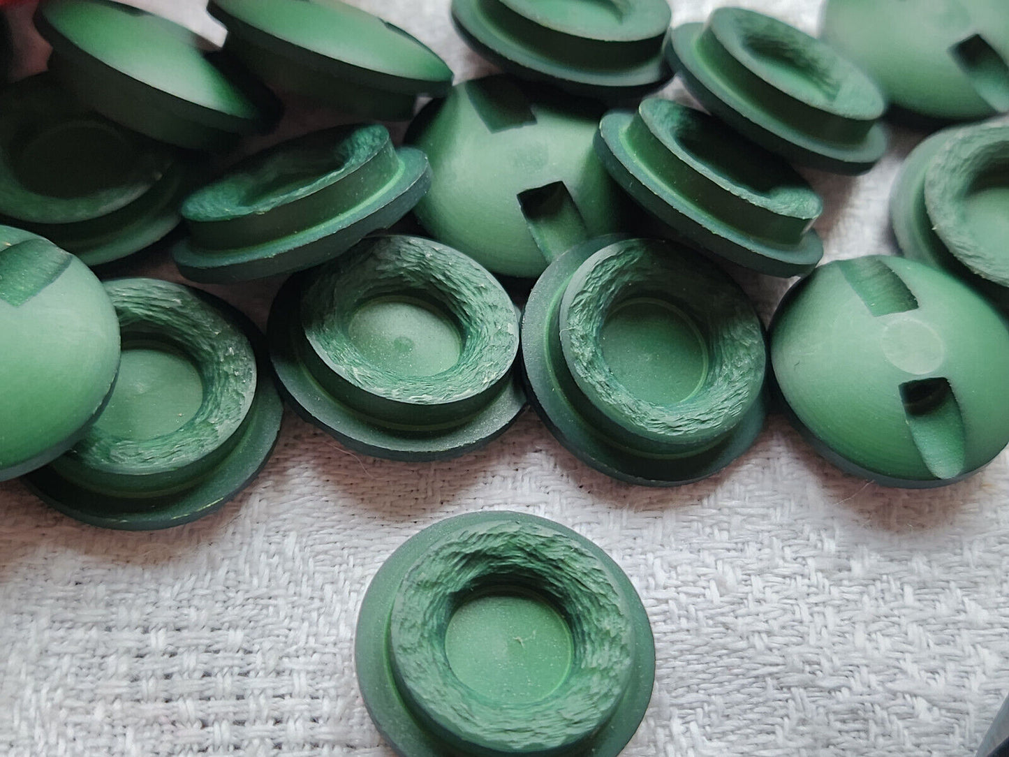 Lot 10 boutons vintage vert mat à pied 1,7 cm ref 3304