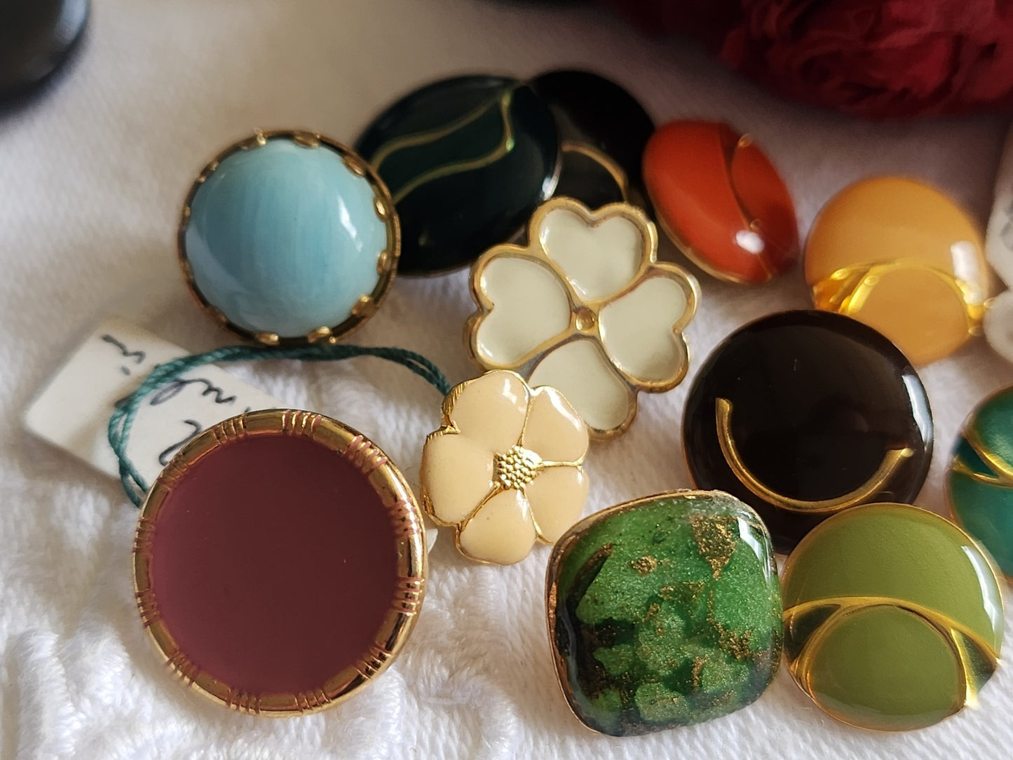 Lot 13 boutons vintage en métal panaché 1,1 à 1,5 cm ref 1404