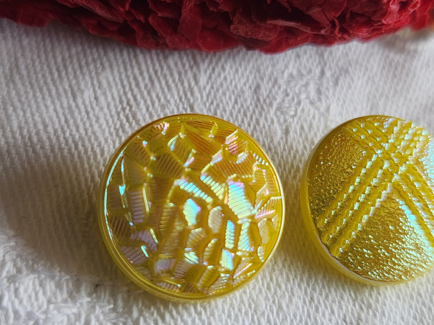 Duo boutons vintage en verre jaune modoré irisé 1,8 cm G19E