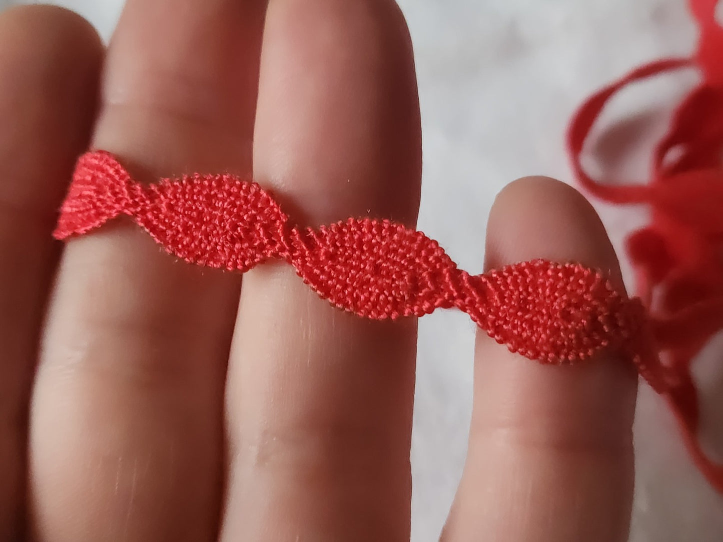 Dentelle galon vintage rouge coton 3 métres sur 1 cm A3