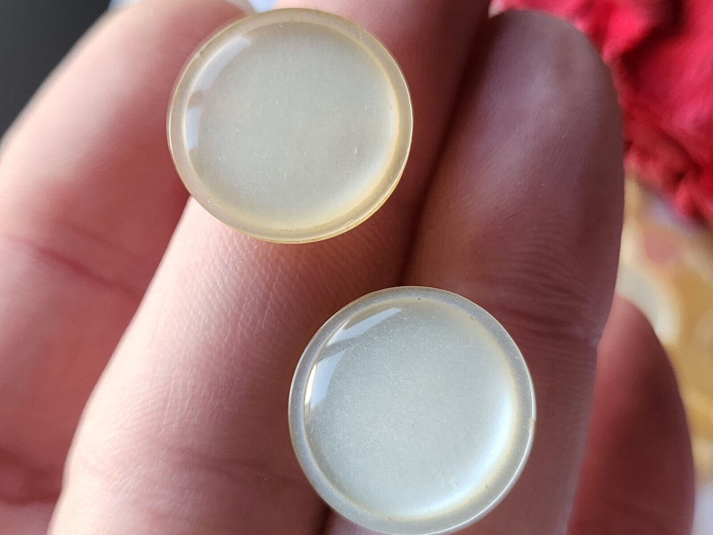 Lot 12 boutons vintage créme beige lumineux pied 1,7 cm ref 5637