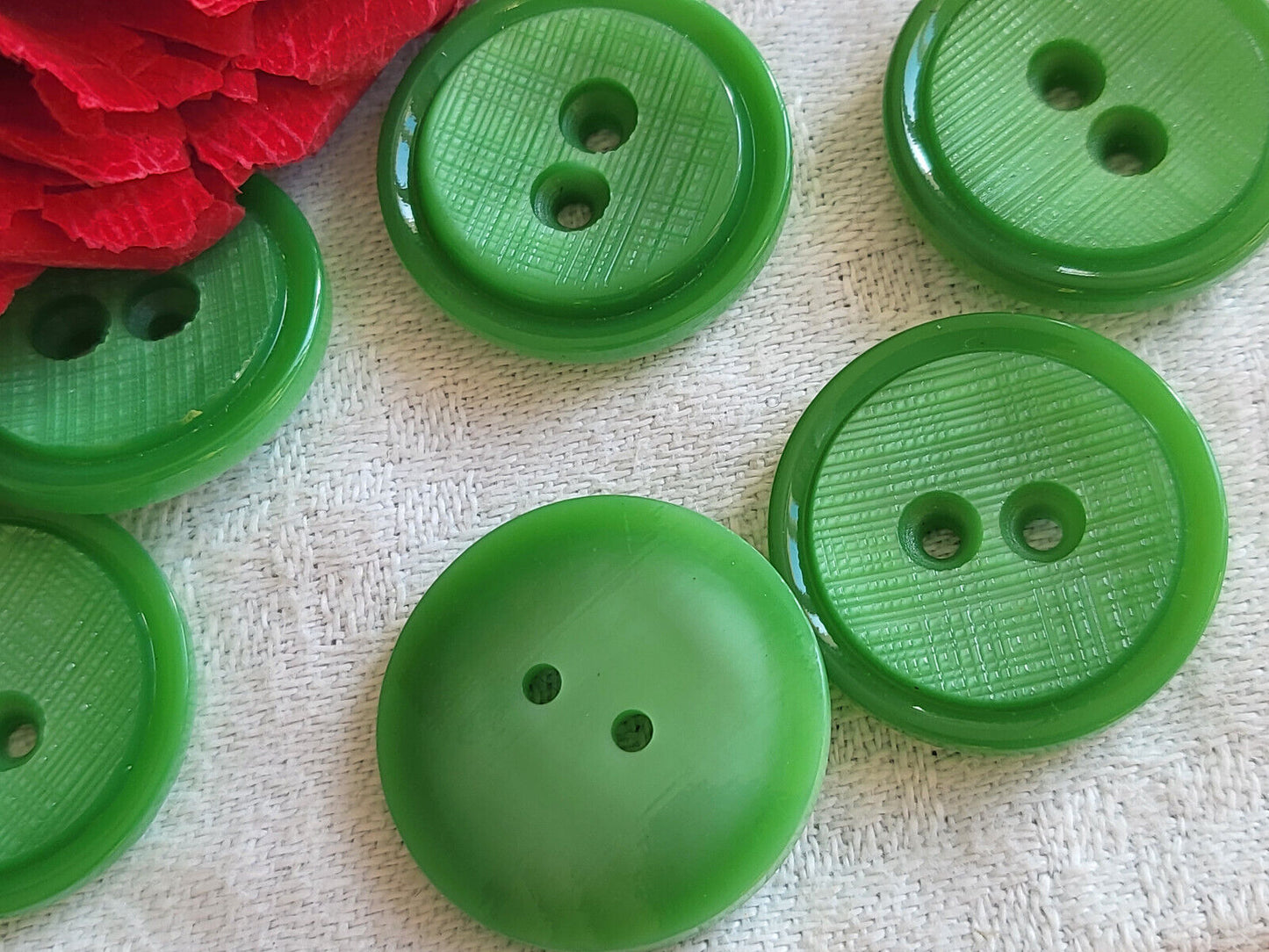 Lot 6 boutons vintage vert cœur strié pourtour lisse 2,1 cm ref 5179