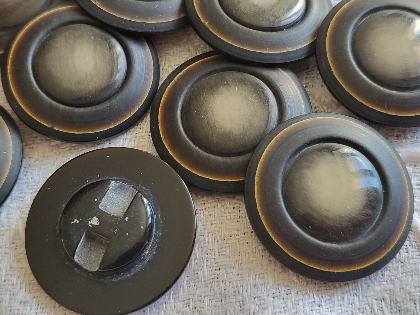 Lot 6 boutons vintage marron noir filet doré pied 2,6 cm ref 5455