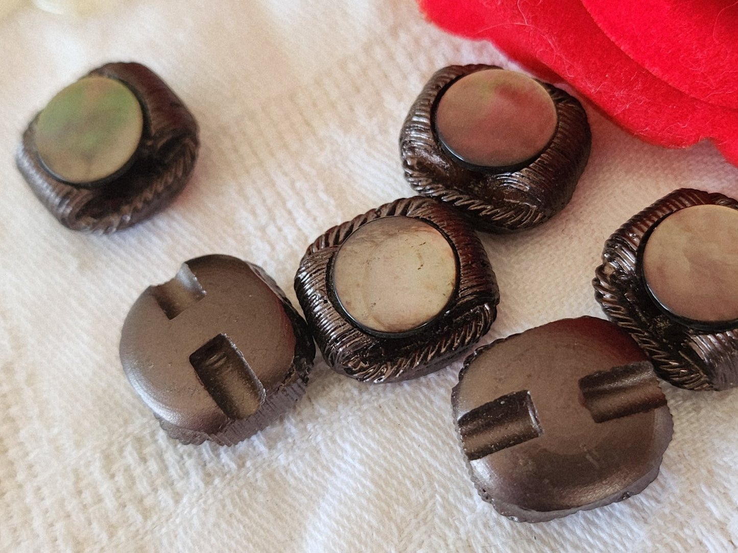 Lot 6 boutons vintage resine coeur en nacre 1,5 sur 1,6 cm pied ref 3872