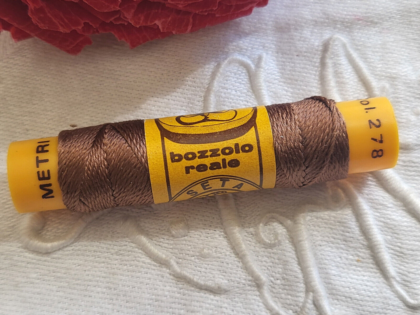 Bobine ancienne pur fil de soie vintage marron broderie n°127 T5