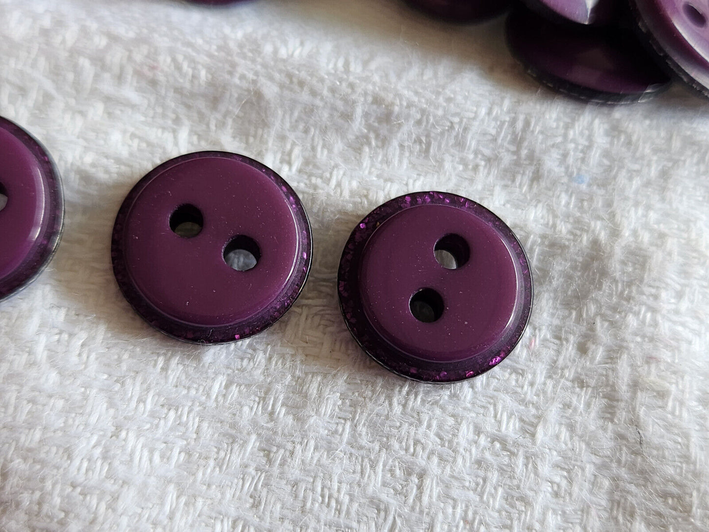 Lot 19 boutons vintage violet paillette petits à trous 1,3 cm ref 1476