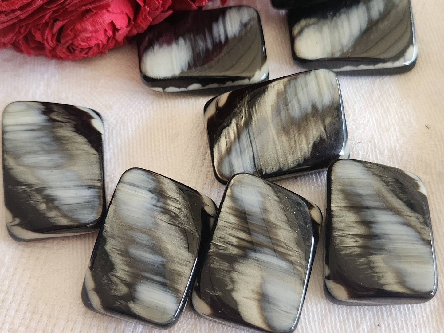 Lot 8 gros boutons vintage noir reflet nacré 2 sur 2,8 cm pied ref 891