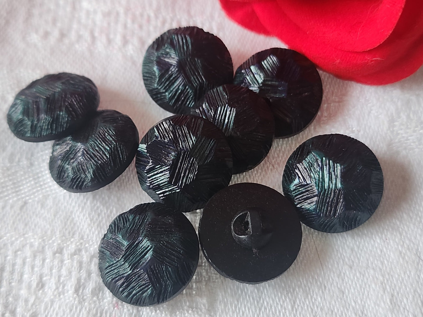 Lot 9 boutons vintage vert noir pied texturé 1,7 cm ref 878
