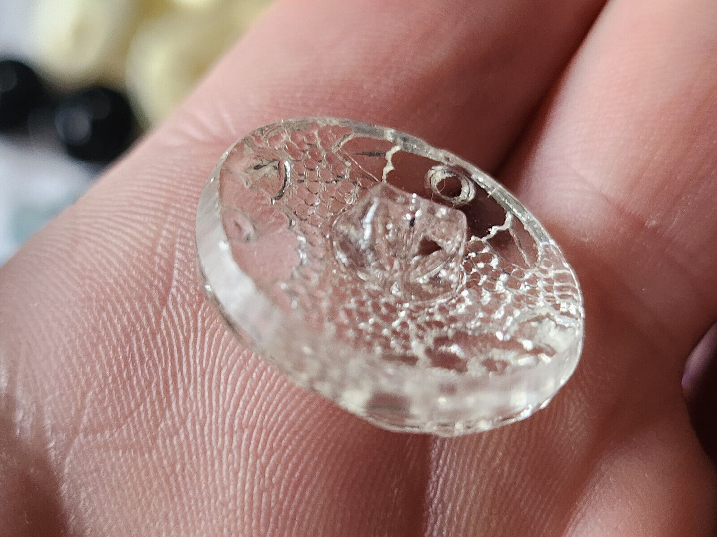 Bouton ancien en verre motif floral superbe 2,3 cm à pied D8C